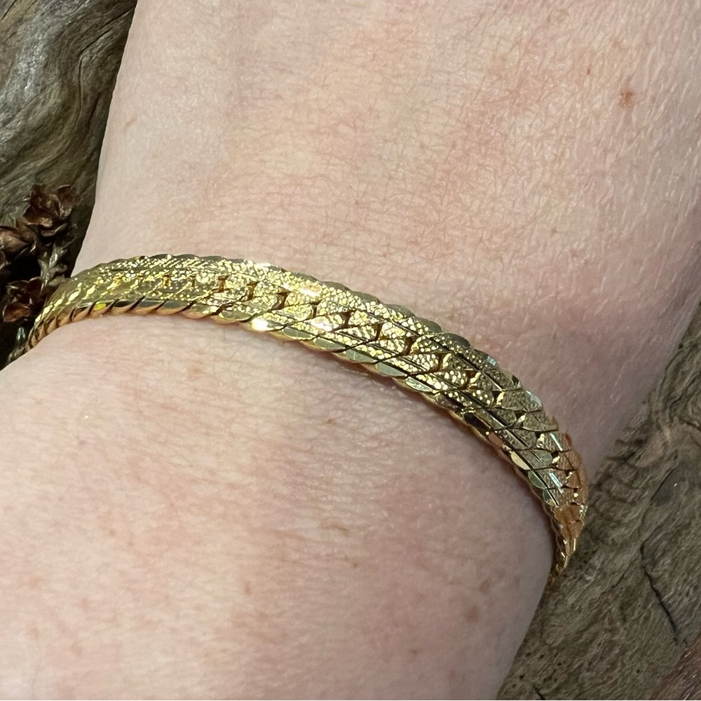 Signed NAPIER Gold Plated Tone Bracelet Flat Chain Herringbone Costume 7.5”